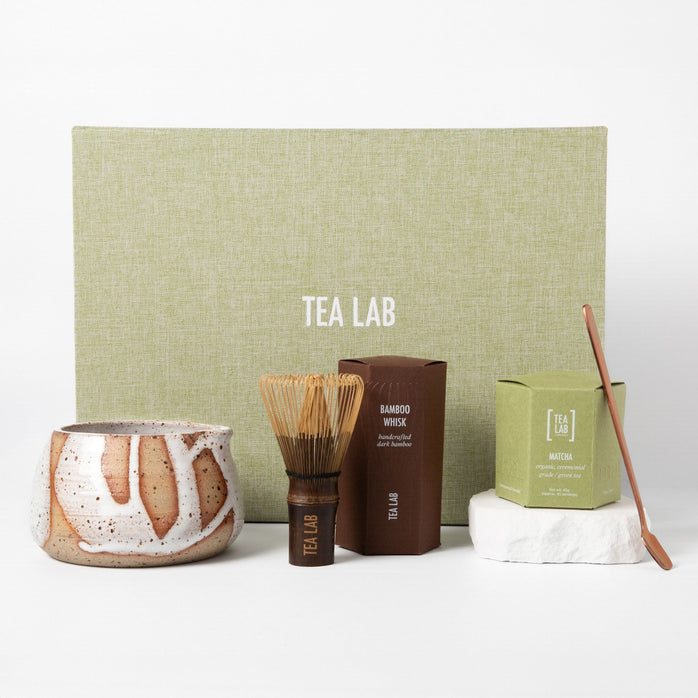 Matcha gift set with bamboo matcha whisk, ceramic bowl and 45g of Japanese Matcha from Uji.